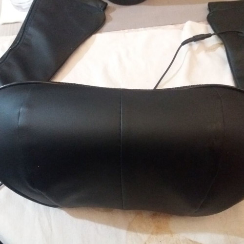 Shiatsu neck and body massager like new with 12V 2.5A power supply