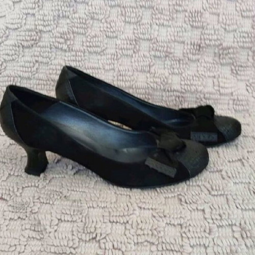 Moschoutis Black Leather Women's Pumps Size 37 like new