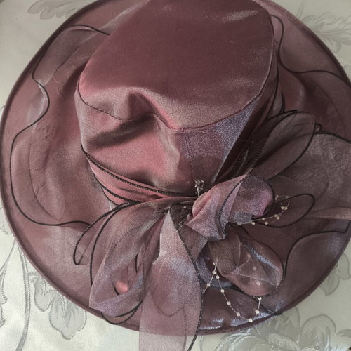 Women's red fascinator hat like new