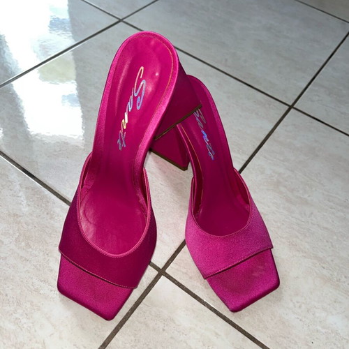 Sante satin fuchsia sandals like new, size 39