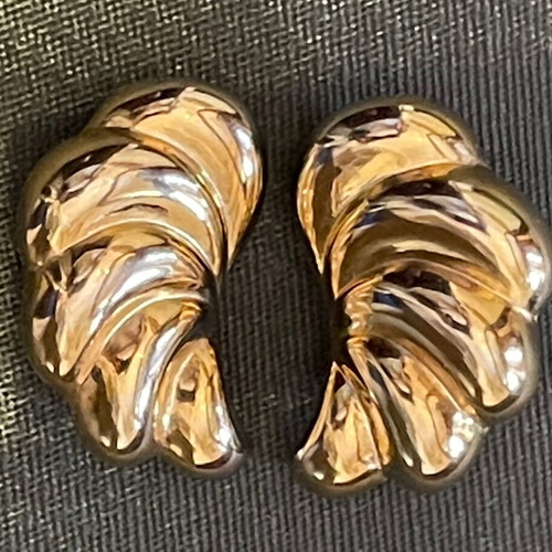 P.E.P. Custom Jewellery collectible large clip on earrings like new