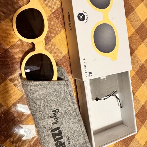 Izipizi Paris baby sunglasses like new 0-9 months