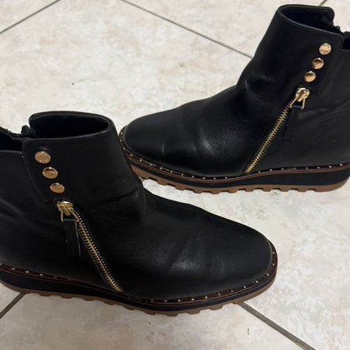 Black ankle boots size 38 with gold details, like new