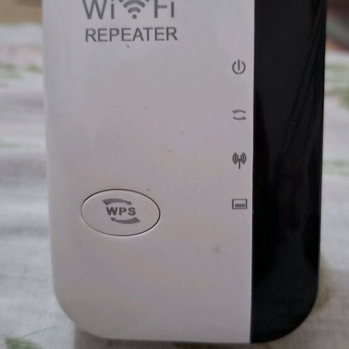 Wireless-N WiFi Repeater like new 2.4GHz