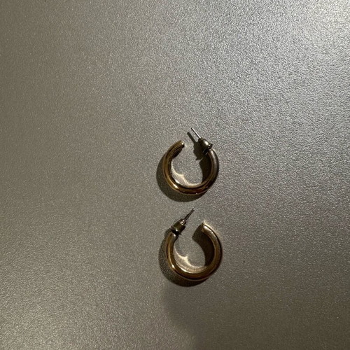 Hoop earrings used in gold color