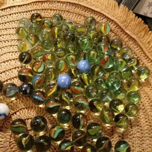 Glass marbles collection like new, set of 90 pieces