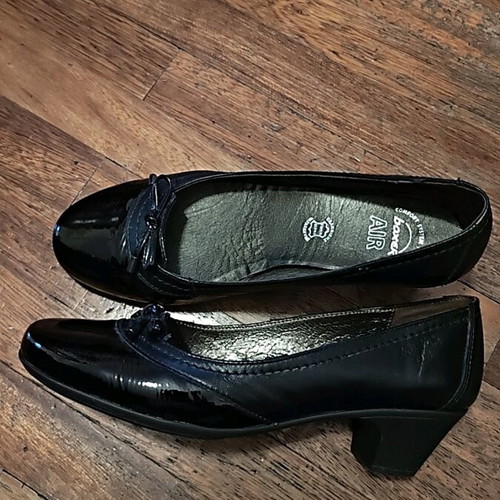 Boxer leather pumps with patent details, 4.5 cm heel, size 39 like new