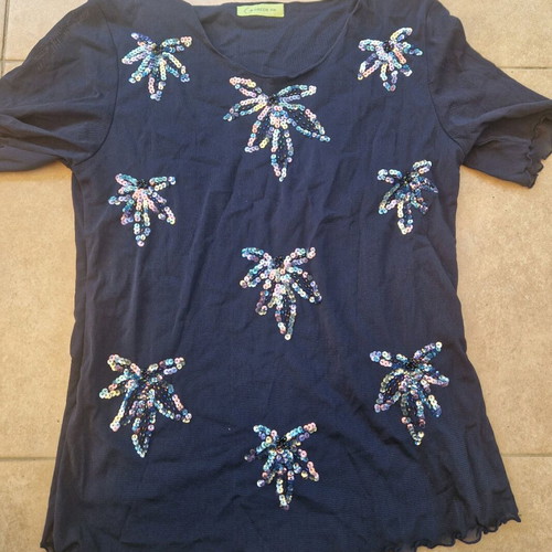 Sequin embroidered blue t-shirt like new, size M
