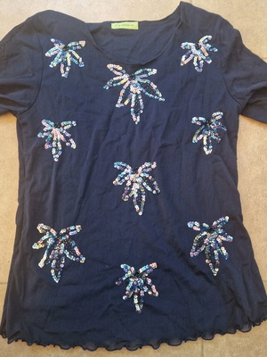 Sequin embroidered blue t-shirt like new, size M