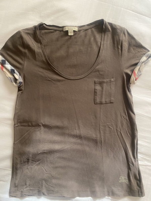 Burberry blouse like new, size XS with stretch fabric