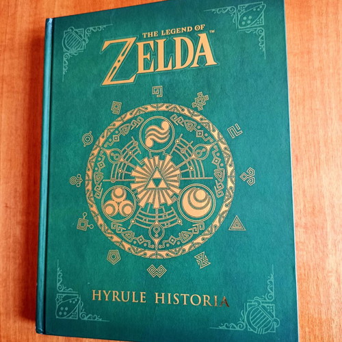 The Legend of Zelda Hyrule Historia book like new, Dark Horse Nintendo