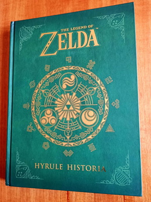 The Legend of Zelda Hyrule Historia book like new, Dark Horse Nintendo