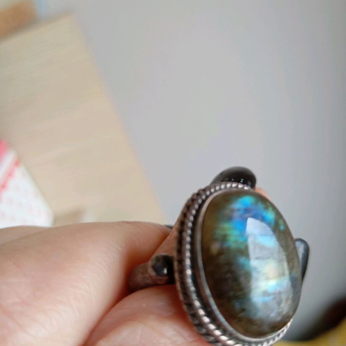 Silver 925 ring like new with blue and green labradorite