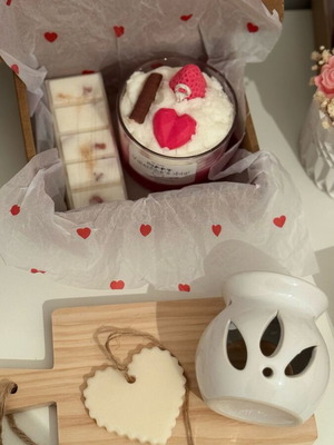 Saint Valentine Candle and Wax Melts Set new
