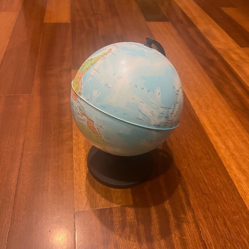 Globe like new
