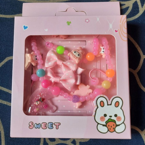Complete children's jewelry set with necklace, hair clips, and bows