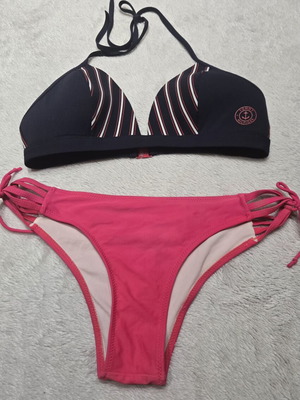 Μπικίνι Tommy Hilfiger τοπ μέγεθος L σαν καινούργιο με κατάλληλο κάτω μέρος