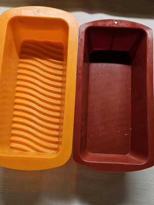 Silicone molds like new, set of 2 pieces