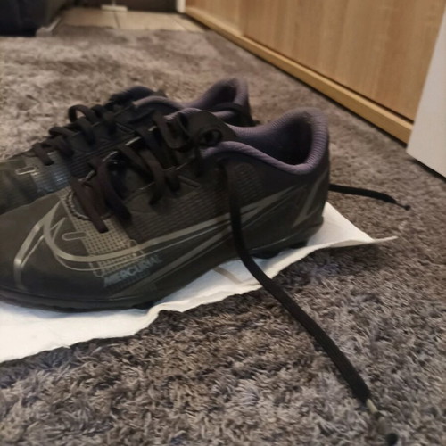 Football shoes used, size 33