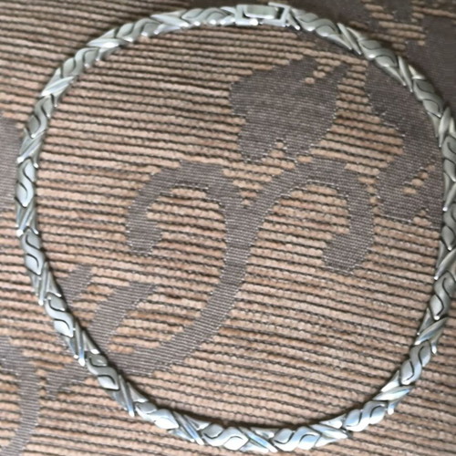 Silver necklace like new, 44 cm length