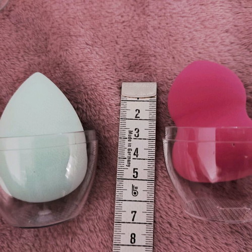 Makeup sponges new, set of 2 with case