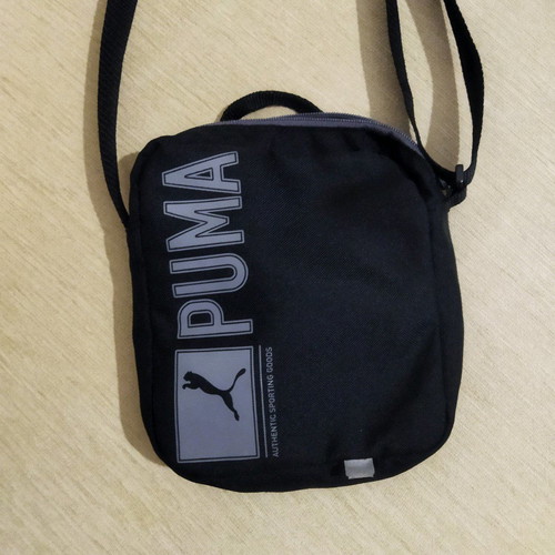 Puma crossbody bag black like new