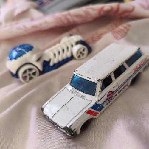 Hot Wheels used pack with two toy cars