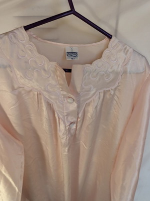 Νυχτικό σατέν ροζ σαν καινούργιο, μέγεθος 48