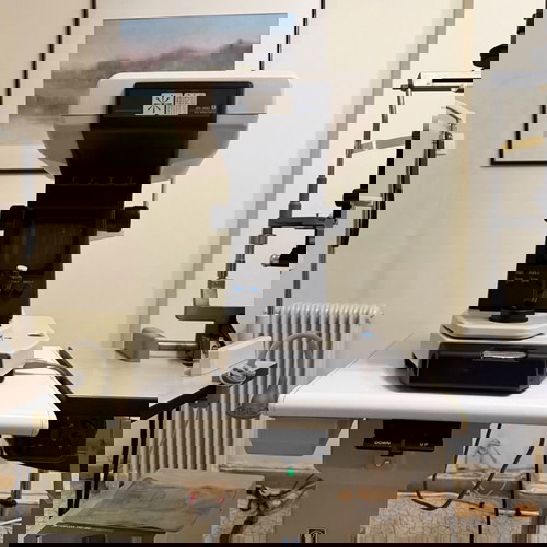 Οφθαλμολογικός εξοπλισμός μεταχειρισμένος με δοκιμαστικά γυαλιά και Haag Streit