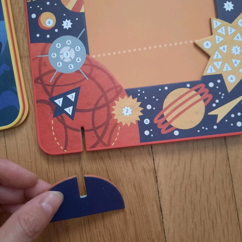 Djeco craft kit with 2 photo frames like new