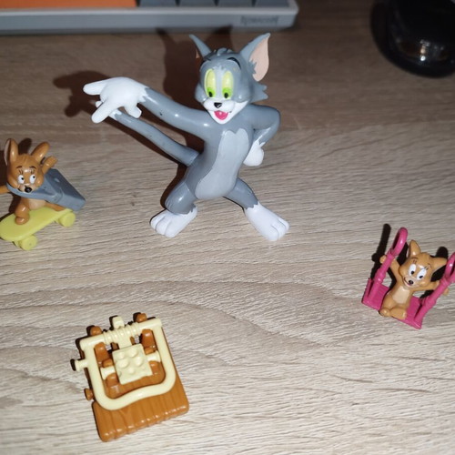 Tom and Jerry figures like new, set with 3 figures and a mousetrap