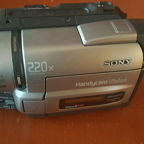 Sony Handyman CCD-TRV45E Video 8R used with case and cables