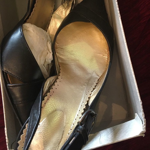 Black leather women's sandals used with low heel