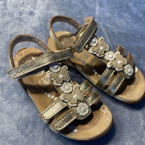 Clarks kids leather sandals No 24