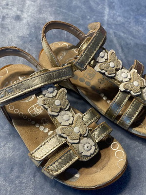 Clarks kids leather sandals No 24