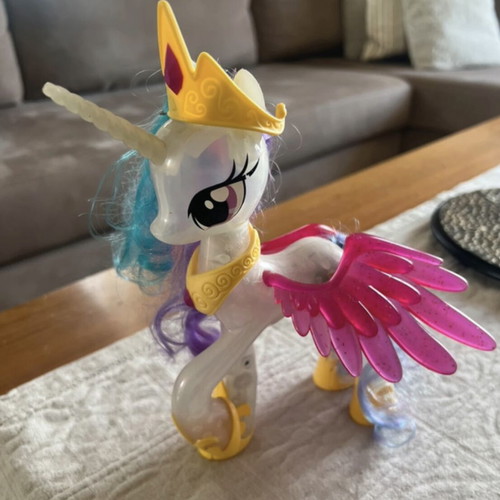 Unicorn like new with lighting and batteries