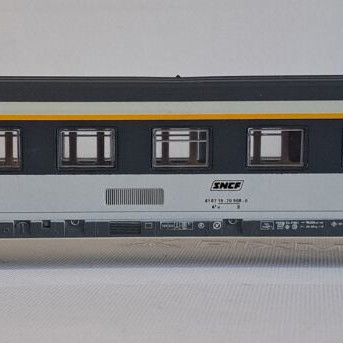Lima HO SNCF 2 Corail passenger coaches like new