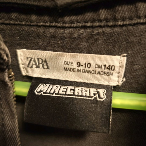 Spring jacket Zara with Minecraft logo used, detachable hood