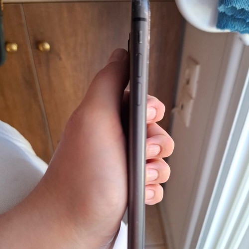 Iphone 11 used black 64GB with issues