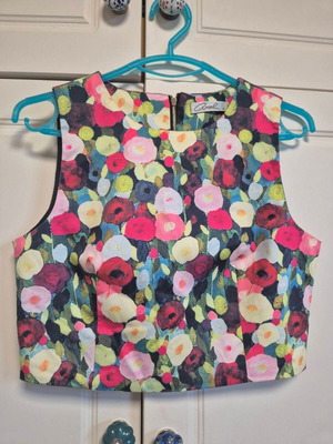 Axel crop top φλοράλ νούμερο 36 σαν καινούργιο, με φερμουάρ