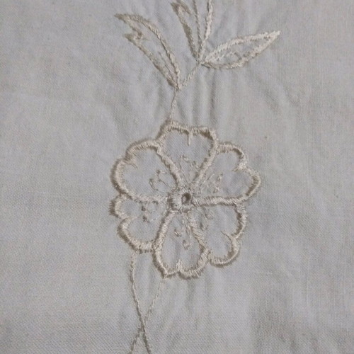 Vintage pillowcases with floral embroidery new (76x52 cm)