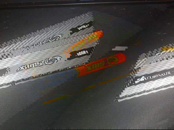 2 x 2GB RAM DDR2 για παλιό Desktop PC Corsair XMS2 800MHz Low Latency