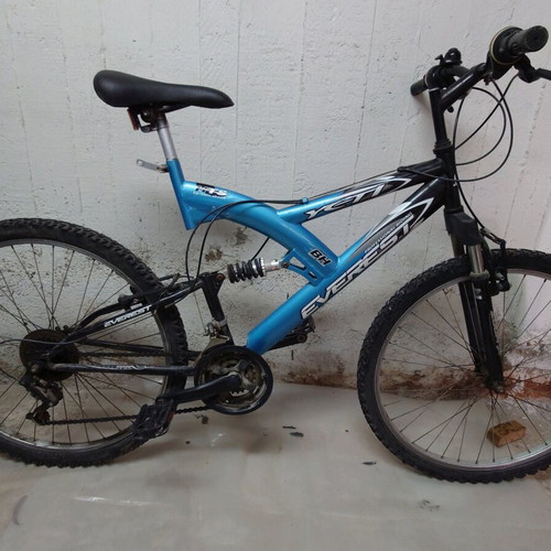 Everest Yeti 26" mountain bike used, blue, 18 speeds, rear suspension