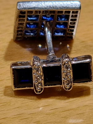 K18 white gold cufflinks with sapphires and brilliant with gemological certificate