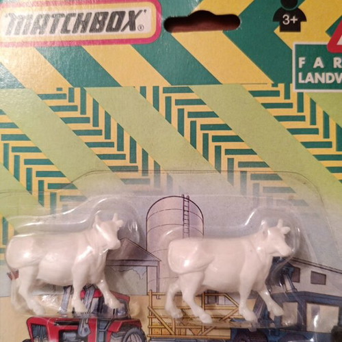 Matchbox tractor set with 2 cows and trailers from 1990 new