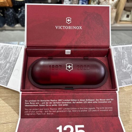 Victorinox collectible numbered pocket knife new in original box