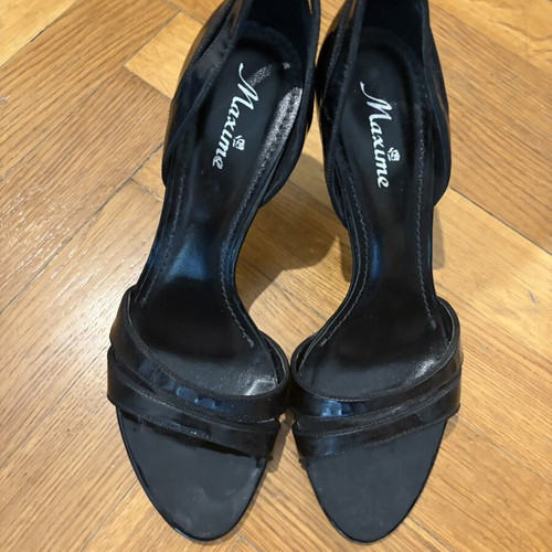 Maxime black sandals size 39 used with short heel