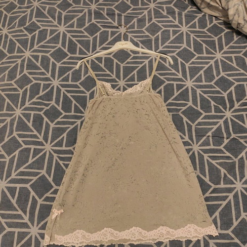 Lace nightdress like new, grey with pink details, size small