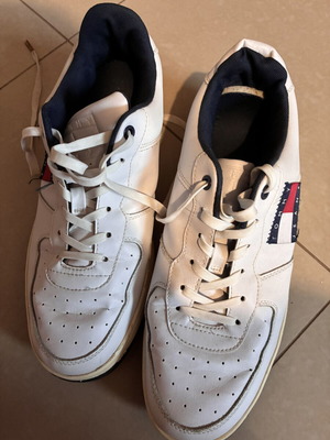Tommy Hilfiger αθλητικά μεταχειρισμένα, μέγεθος 44, άσπρα