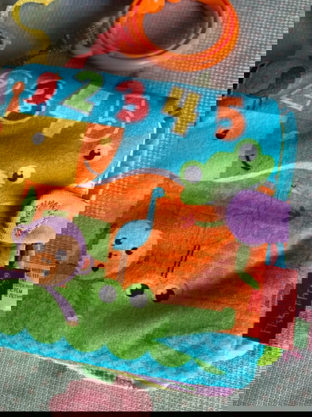 fisher price μαλακο υφασμάτινο βιβλιαράκι με ηχους